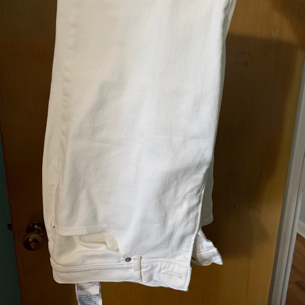 White Levi’s jeans 14